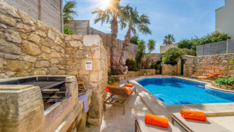 Private Poolvilla für bis zu 6 Pers. in Sannat auf Gozo mit großem Indoor Whirlpool