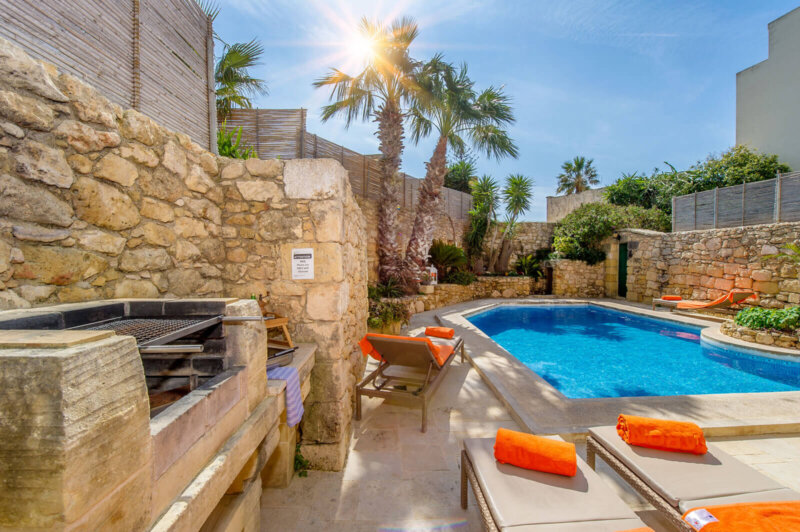 Private Poolvilla für bis zu 6 Pers. in Sannat auf Gozo mit großem Indoor Whirlpool